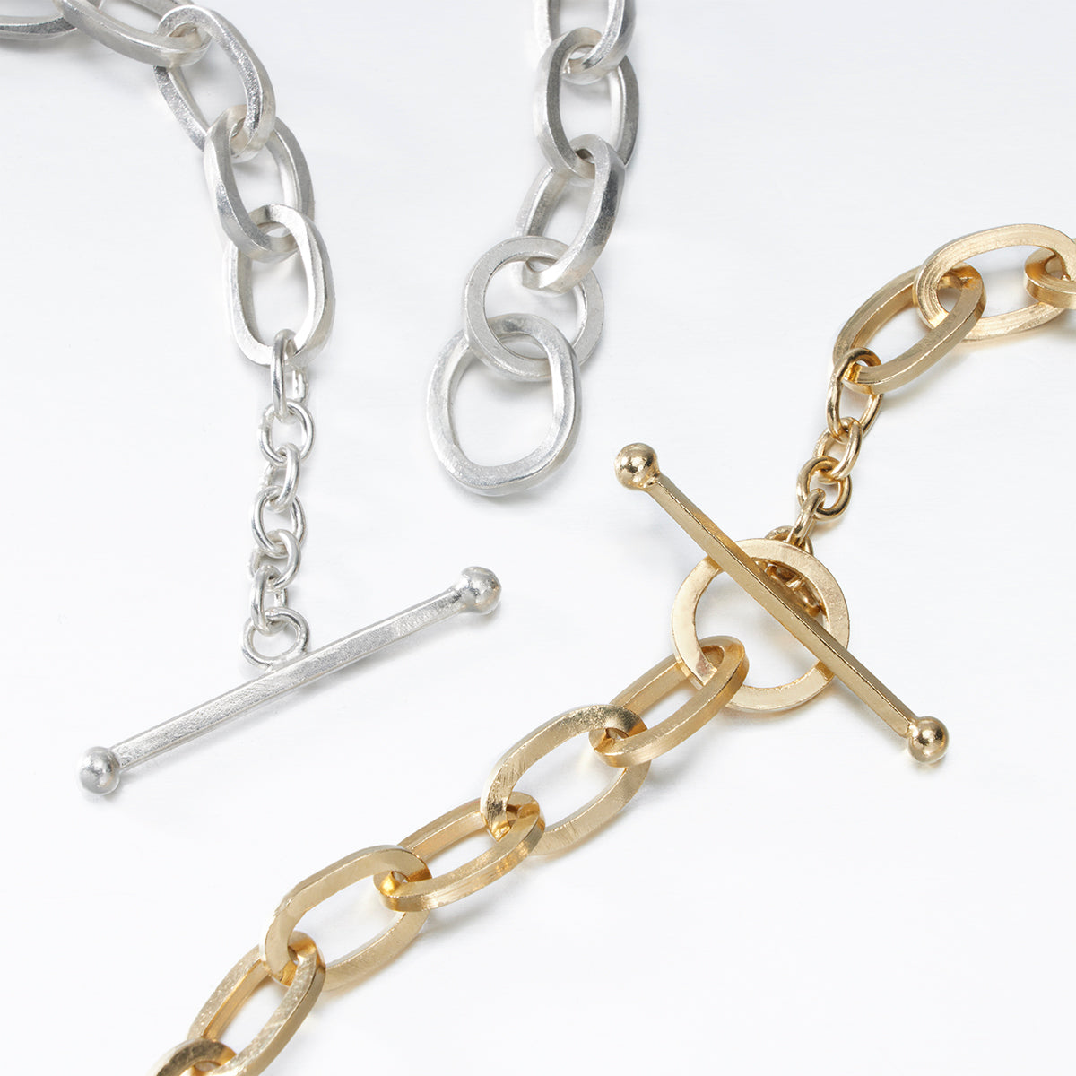 UNUN_Chain-Silver-Gold_Clasps.jpg__PID:8946a5bd-1b6c-47b3-8958-7505ff3ab4d1