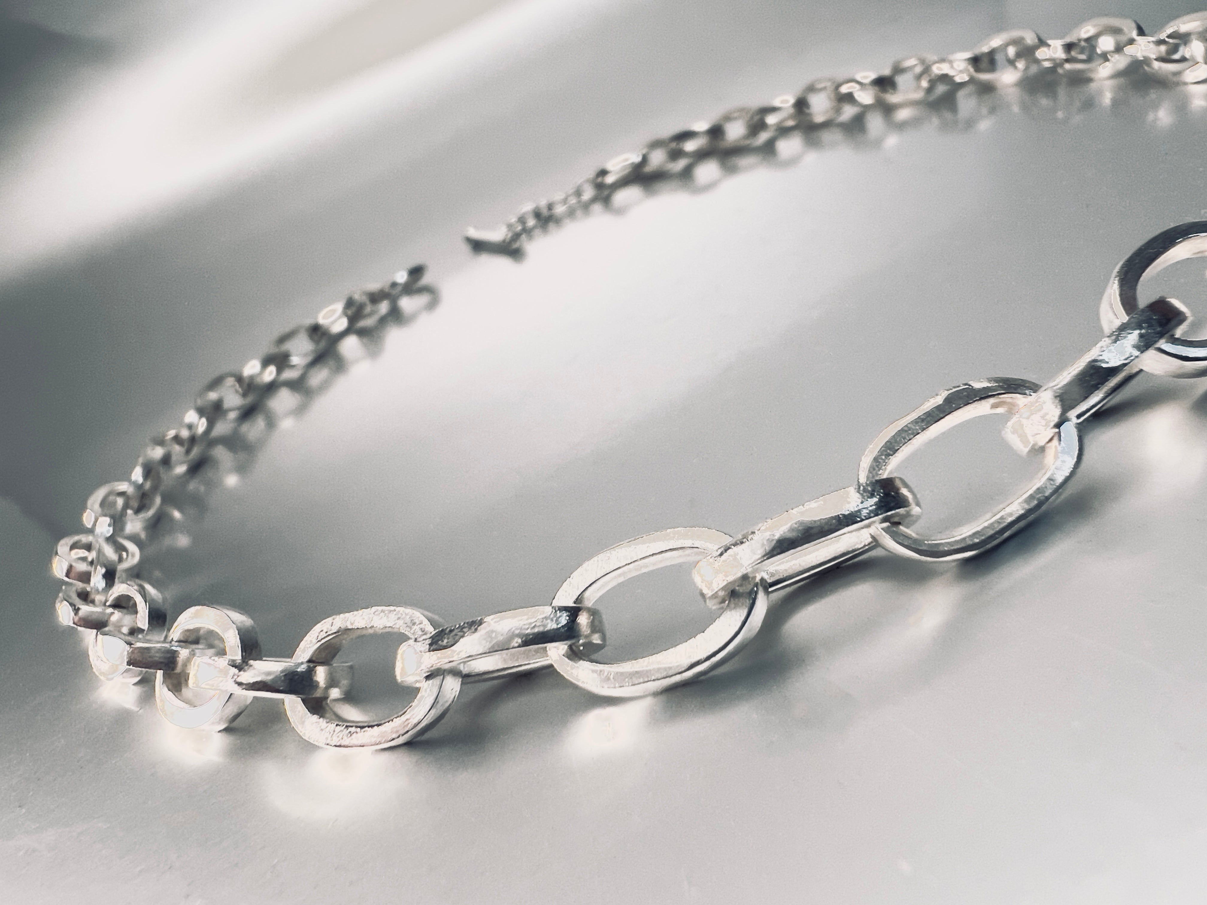 iPhone Chain copy.jpg__PID:c6b03977-ea71-45cb-ad9c-b7b8ef77454a